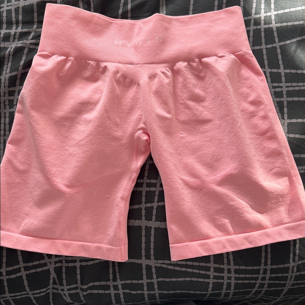 NVGTN Mid Rise Contour Seamless Shorts